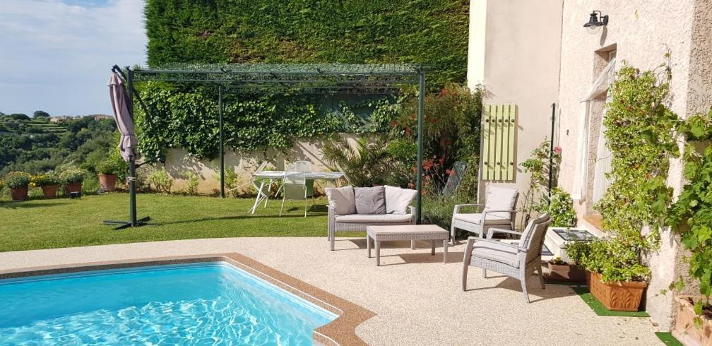 Studio-Mezzanine Dans Villa Cagnes-sur-Mer Bagian luar foto