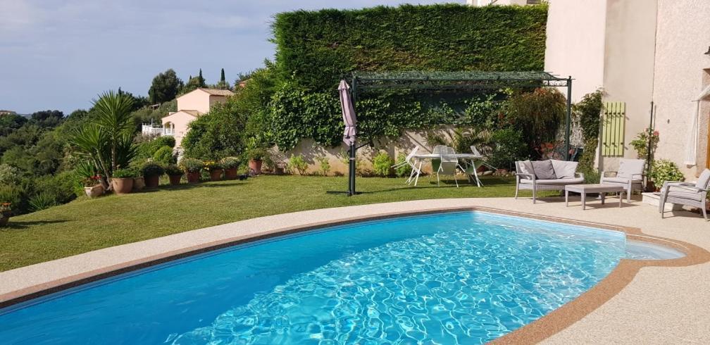 Studio-Mezzanine Dans Villa Cagnes-sur-Mer Bagian luar foto